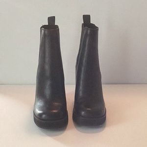 Steve Madden. Chunky Pull on Boots.